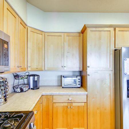 Quiet Waterfront Escape With Hot Tub And Beach Access! Gold Beach Exteriér fotografie