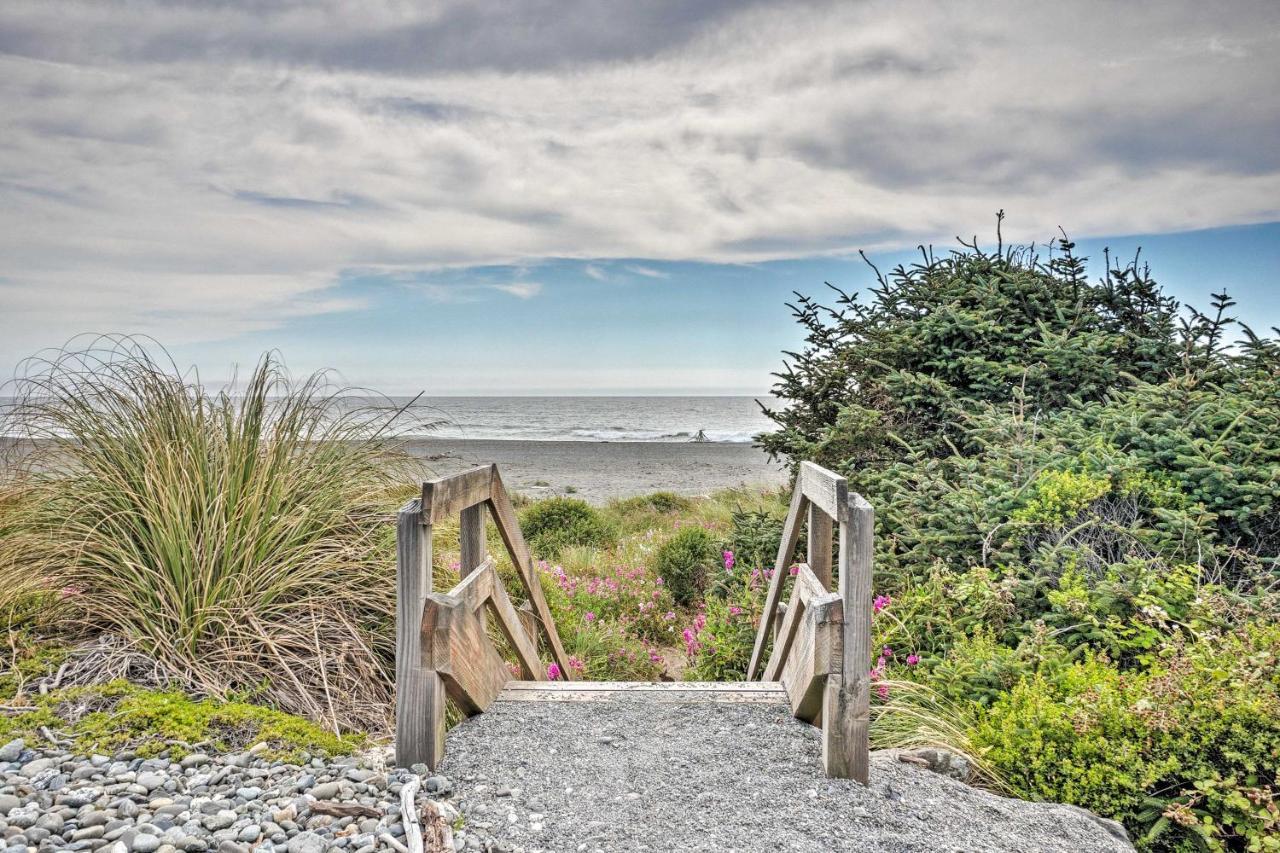 Quiet Waterfront Escape With Hot Tub And Beach Access! Gold Beach Exteriér fotografie