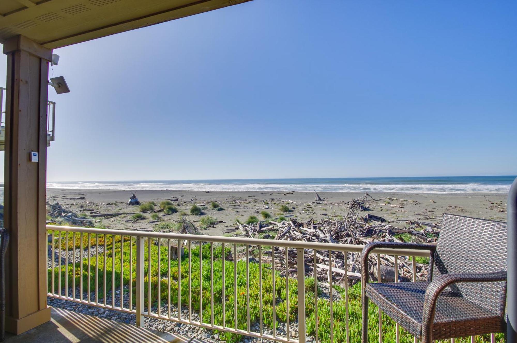Quiet Waterfront Escape With Hot Tub And Beach Access! Gold Beach Exteriér fotografie