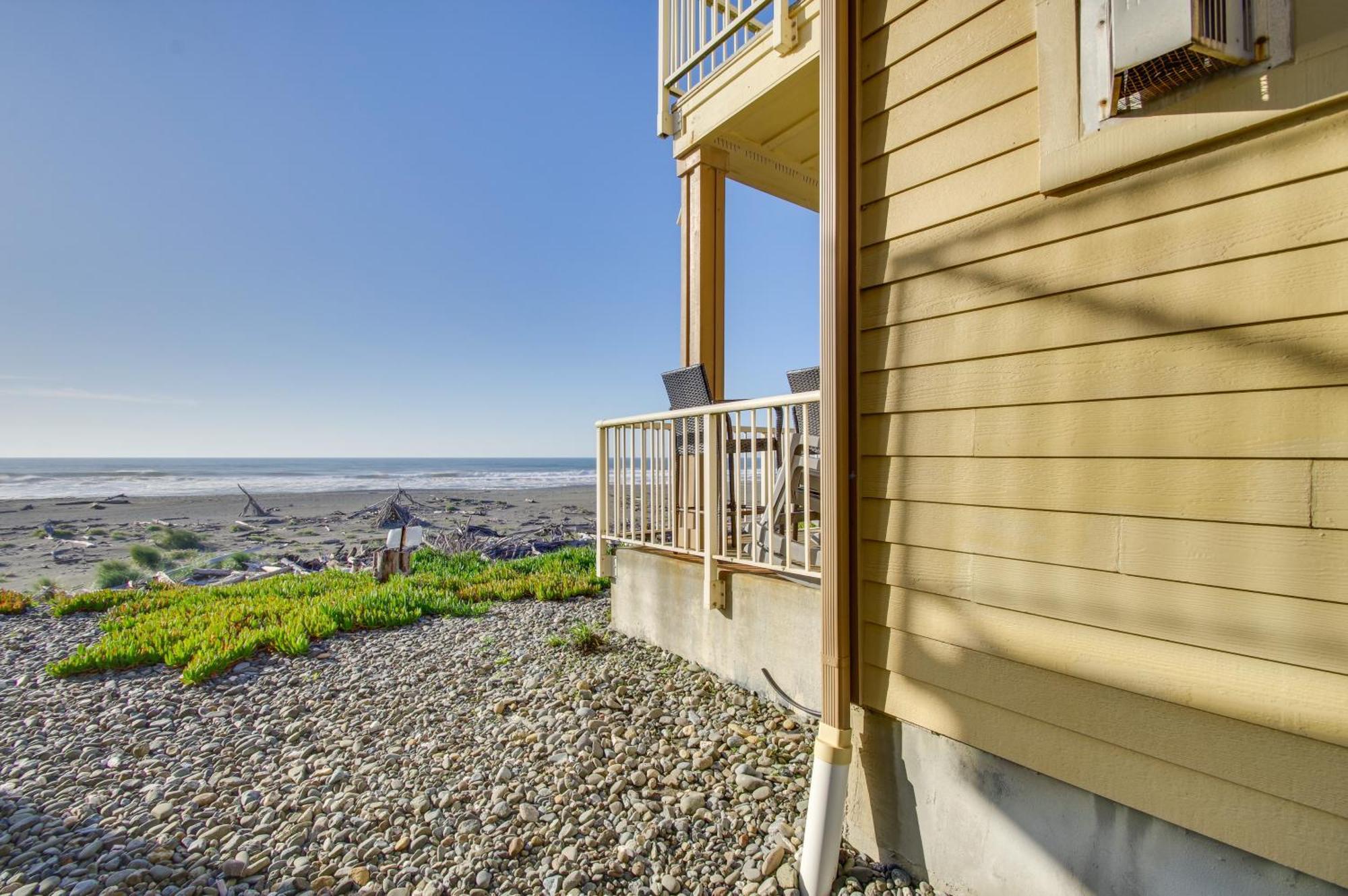 Quiet Waterfront Escape With Hot Tub And Beach Access! Gold Beach Exteriér fotografie