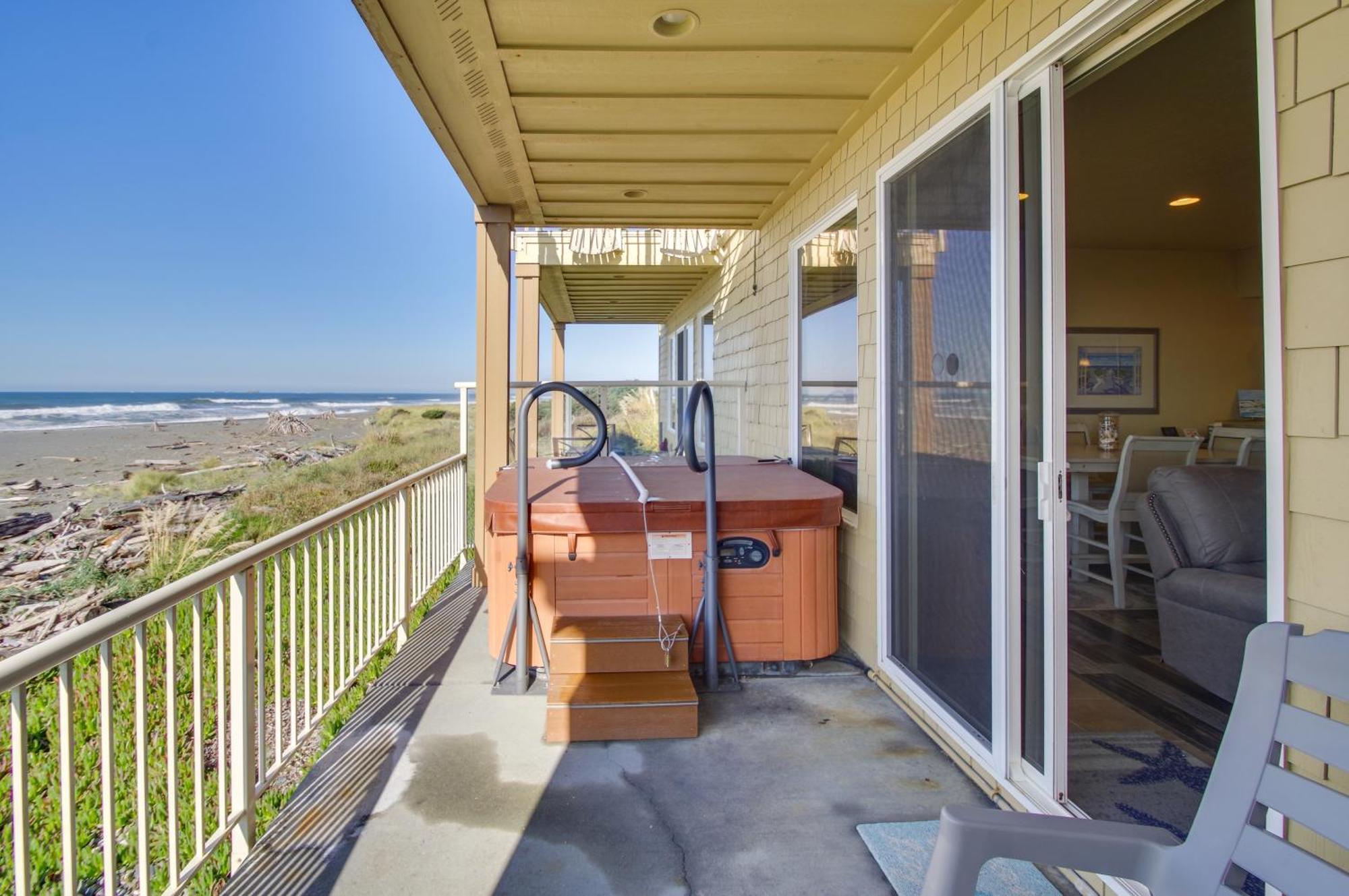 Quiet Waterfront Escape With Hot Tub And Beach Access! Gold Beach Exteriér fotografie
