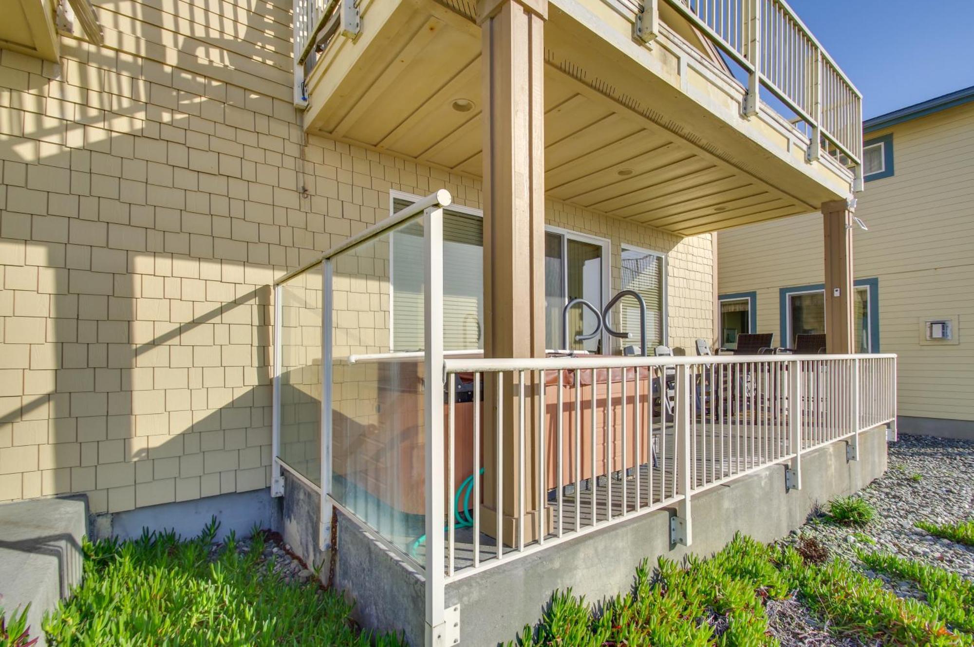 Quiet Waterfront Escape With Hot Tub And Beach Access! Gold Beach Exteriér fotografie