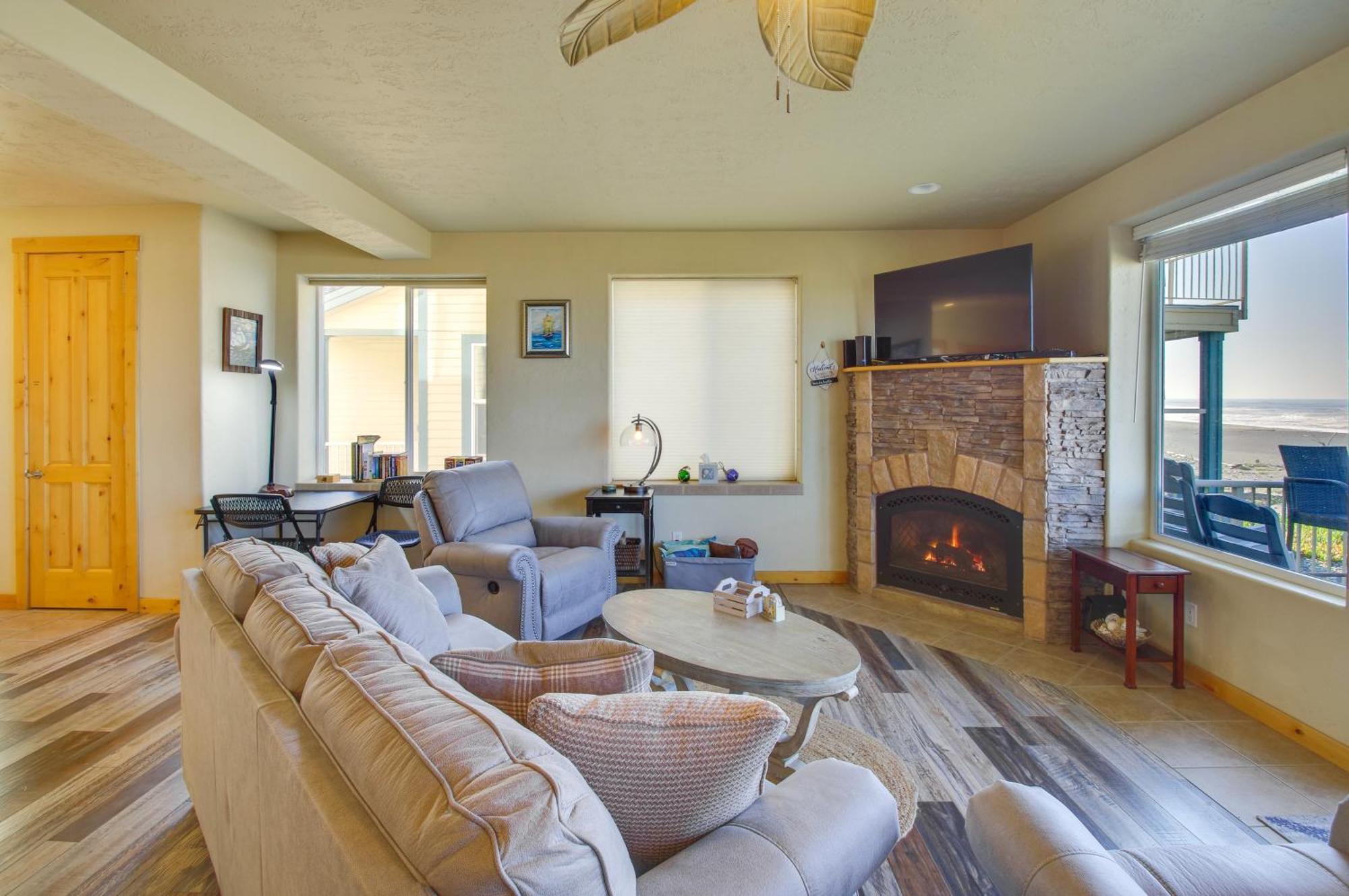 Quiet Waterfront Escape With Hot Tub And Beach Access! Gold Beach Exteriér fotografie