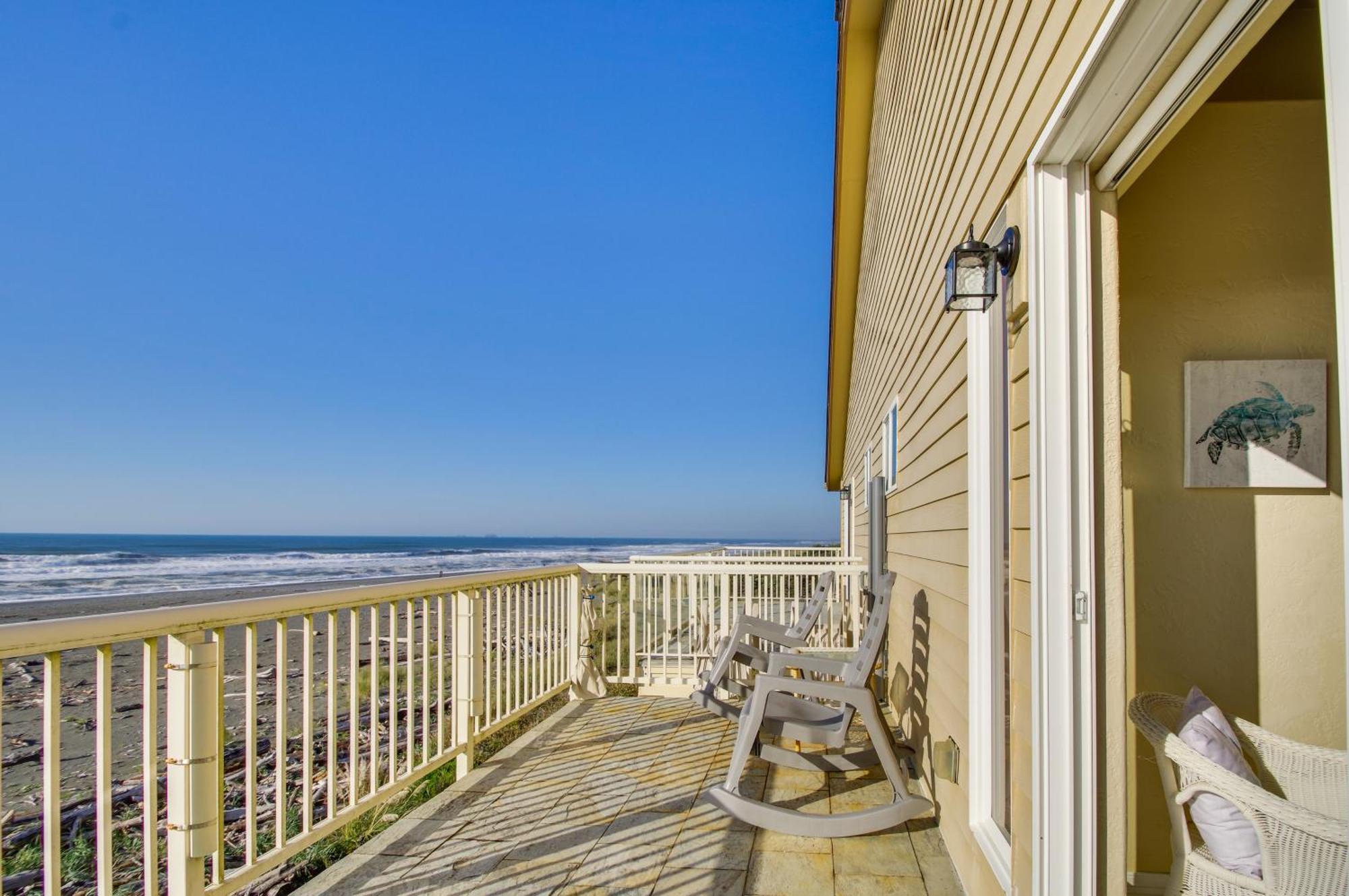 Quiet Waterfront Escape With Hot Tub And Beach Access! Gold Beach Exteriér fotografie