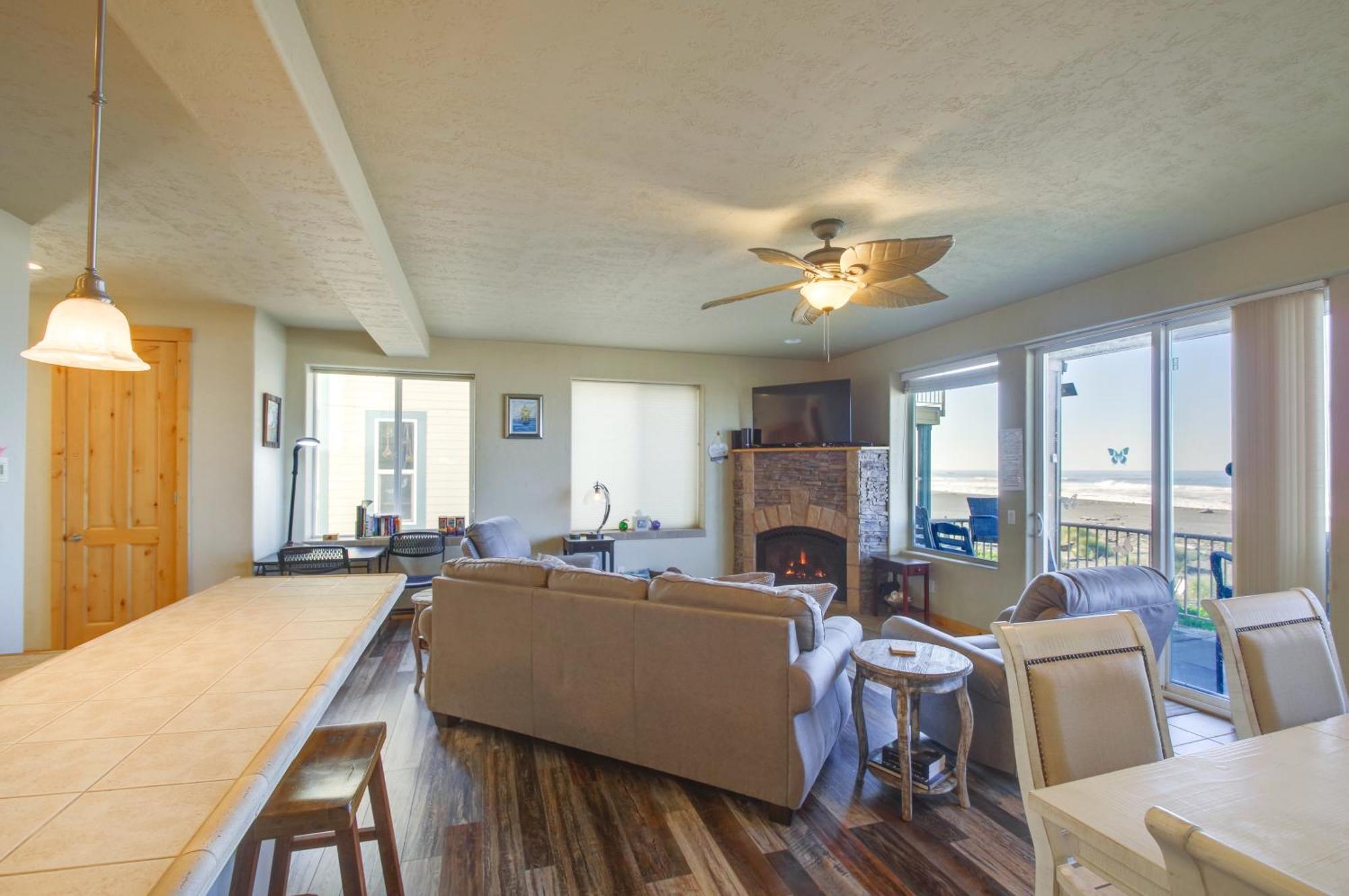 Quiet Waterfront Escape With Hot Tub And Beach Access! Gold Beach Exteriér fotografie